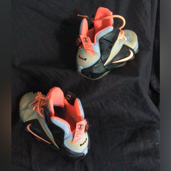 BIG KIDS NIKE LEBEON JAMES BASKETBALL SHOES - Picture 4 of 7